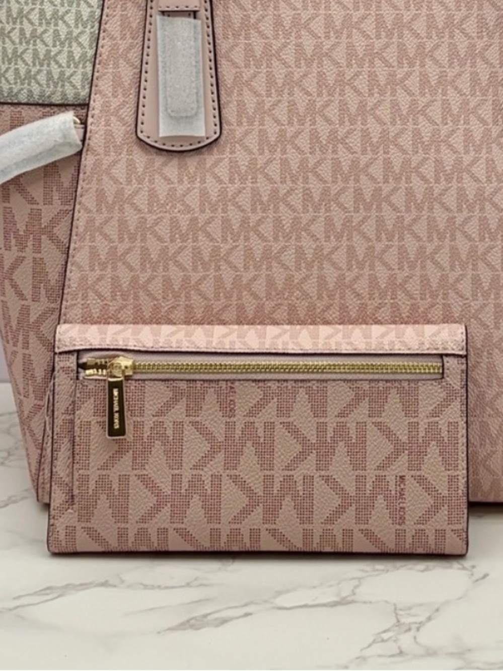 Michael Kors Blush Pink MK Logo Trifold Wallet - Picture 2 of 9